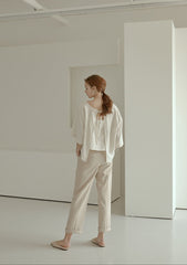 High-Waisted Wide-Leg Linen Pants with Rolled Cuffs and Tailored Seam Detailing