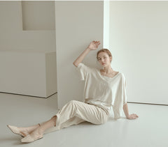 High-Waisted Wide-Leg Linen Pants with Rolled Cuffs and Tailored Seam Detailing