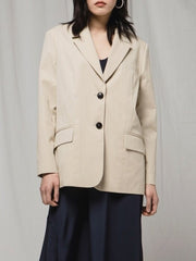 Tailored Linen Blazer with Classic Notch Lapel and Button Detailing for Modern Elegance