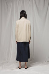 Tailored Linen Blazer with Classic Notch Lapel and Button Detailing for Modern Elegance