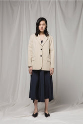 Tailored Linen Blazer with Classic Notch Lapel and Button Detailing for Modern Elegance