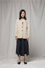 Tailored Linen Blazer with Classic Notch Lapel and Button Detailing for Modern Elegance