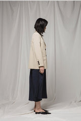 Tailored Linen Blazer with Classic Notch Lapel and Button Detailing for Modern Elegance