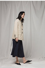 Tailored Linen Blazer with Classic Notch Lapel and Button Detailing for Modern Elegance