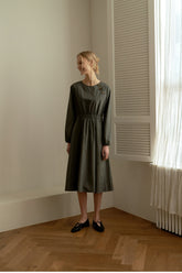 Elegant Long-Sleeve Cotton Poplin Midi Dress With Gathered Waist And Button Detail
