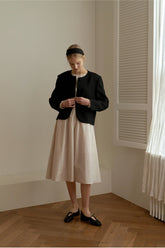 Tailored Linen Blazer for Women with Soft Shoulder Structure and Minimalist Button Closure