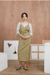 Sleeveless Midi Linen Dress with Back Slit and Seam Detailing