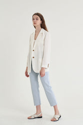 Tailored Single-Breasted Linen Blazer with Notched Lapel and Structured Silhouette