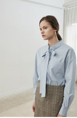 Relaxed Fit Linen Blouse with Tie Neck and Button-Down Front for Effortless Elegance