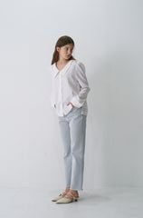 Linen Button-Up Blouse with Oversized Point Collar and Long Sleeves for Refined Styling