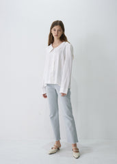 Linen Button-Up Blouse with Oversized Point Collar and Long Sleeves for Refined Styling