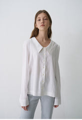 Linen Button-Up Blouse with Oversized Point Collar and Long Sleeves for Refined Styling