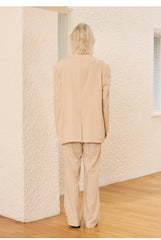 Tailored Linen Blazer With Structured Shoulders And Single-Breasted Front Closure