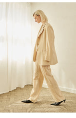 Tailored Linen Blazer With Structured Shoulders And Single-Breasted Front Closure