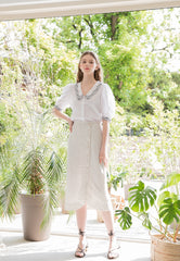 Elegant Linen Blouse with Embroidered Collar and Puff Sleeves for Timeless Feminine Style