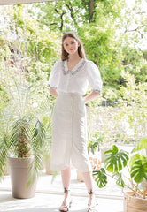 Elegant Linen Blouse with Embroidered Collar and Puff Sleeves for Timeless Feminine Style