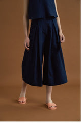 Elegant Linen Blouse with V-Neck and Relaxed Silhouette for Women