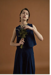 Elegant Linen Blouse with V-Neck and Relaxed Silhouette for Women