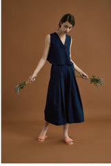 Elegant Linen Blouse with V-Neck and Relaxed Silhouette for Women