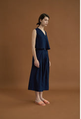 Elegant Linen Blouse with V-Neck and Relaxed Silhouette for Women