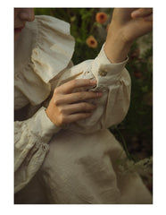 Vestido de lino y algodón Sherry con mangas largas y volantes