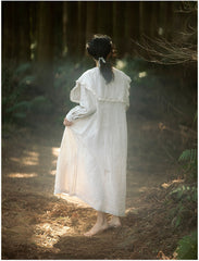 Vestido largo con mangas de obispo y cuello capa puritano de lino y algodón de Judith