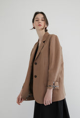 Tailored Women's Linen Blazer with Classic Notch Lapel and Double-Button Front Closure