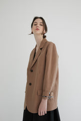 Tailored Women's Linen Blazer with Classic Notch Lapel and Double-Button Front Closure