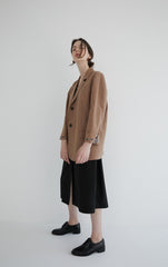 Tailored Women's Linen Blazer with Classic Notch Lapel and Double-Button Front Closure