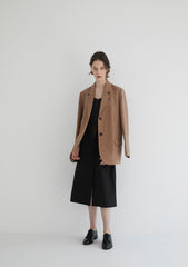 Tailored Women's Linen Blazer with Classic Notch Lapel and Double-Button Front Closure