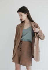 High-Waisted Women's Linen Shorts with Front Button Closure and Tailored Fit