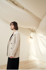 Double-Breasted Women's Linen Blazer with Structured Fit and Notch Lapel Tailoring