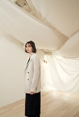 Double-Breasted Women's Linen Blazer with Structured Fit and Notch Lapel Tailoring