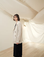 Double-Breasted Women's Linen Blazer with Structured Fit and Notch Lapel Tailoring