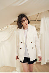 Double-Breasted Women's Linen Blazer with Peak Lapel and Tailored Lightweight Structure