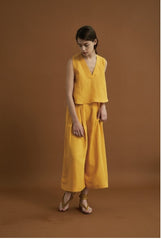 Sleeveless Linen Top With V-Neckline And Flowy Cropped Hem