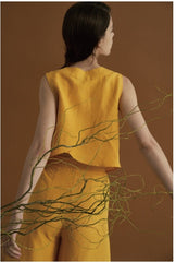 Sleeveless Linen Top With V-Neckline And Flowy Cropped Hem