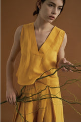 Sleeveless Linen Top With V-Neckline And Flowy Cropped Hem