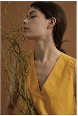 Sleeveless Linen Top With V-Neckline And Flowy Cropped Hem