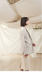 Double-Breasted Women's Linen Blazer with Structured Fit and Notch Lapel Tailoring