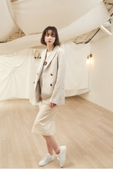 Double-Breasted Women's Linen Blazer with Structured Fit and Notch Lapel Tailoring