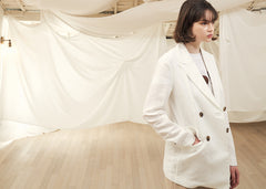 Double-Breasted Women's Linen Blazer with Peak Lapel and Tailored Lightweight Structure