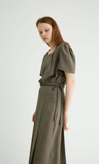 High-Waisted Linen Midi Skirt with Front Pleat and Back Elastic Detail for Elegant Movement