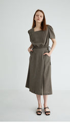 High-Waisted Linen Midi Skirt with Front Pleat and Back Elastic Detail for Elegant Movement