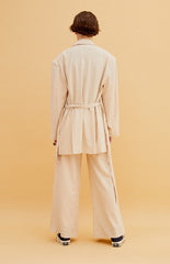 Tailored Oversized Linen Blazer With Relaxed Fit and Structured Silhouette for Modern Style