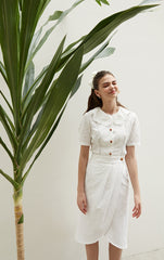 Linen Eyelet Blouse with Scalloped Collar and Puff Sleeves – Button-Down Feminine Design