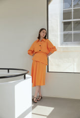 Balloon Sleeve Linen Blouse with Oversized Collar and Front Button Detail for Elegant Styling
