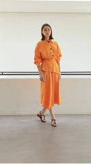 Balloon Sleeve Linen Blouse with Oversized Collar and Front Button Detail for Elegant Styling