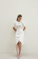 Linen Eyelet Blouse with Scalloped Collar and Puff Sleeves – Button-Down Feminine Design