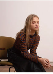 Striped Cotton Long-Sleeve Shirt with Relaxed Fit and Classic Crew Neck